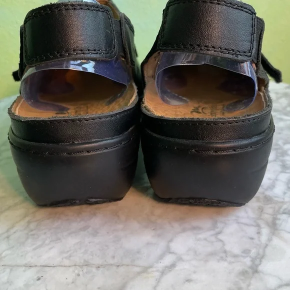 Spring Step Black Mary Janes - Picture 4 of 6